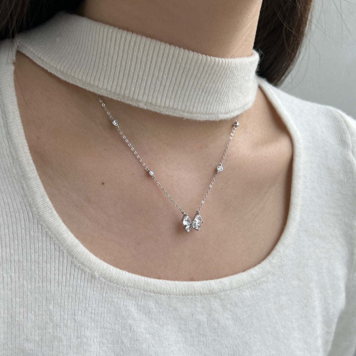 Bow Necklace